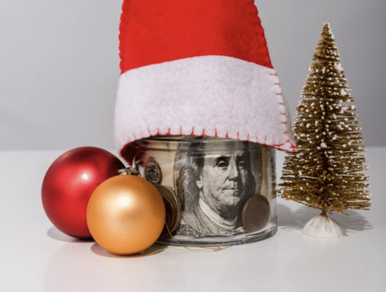 16 Ways People Make Extra Money During the Holidays